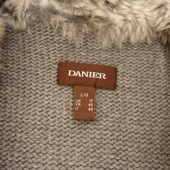 Danier geniune rabbit fur vest large - Picture 6 of 8